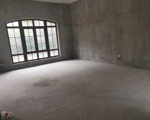 此房为法式独栋毛坯别墅带地下室 天宫庄园旁 环境清幽