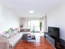 客厅朝南,主卧套房、带有阳台和衣帽间,高区景观好