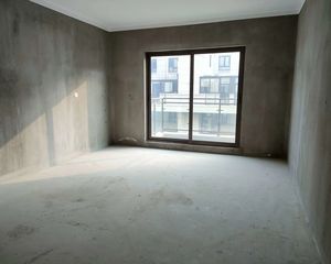 绿地观堂4室2厅3卫南朝向320.0万元/套出售
