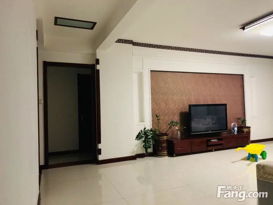 名仕国际3室2厅 南北通透 精装修 楼层好