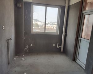 湖山新境4室2厅2卫南朝向165.0万元/套出售