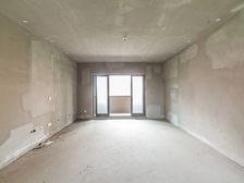 飞龙吾悦旁 金地天际3室毛坯 5楼好楼层 南北通透