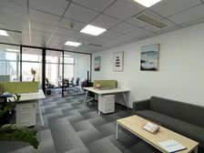 出租 经开区市政府旁海岸城精装90平至1500平朝向好采光好