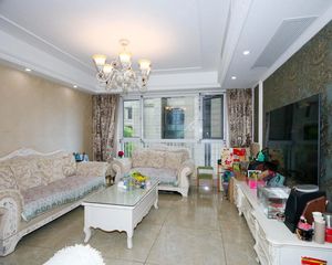 积家住宅真东边套,套内140大,可改四房三卫,自住精装
