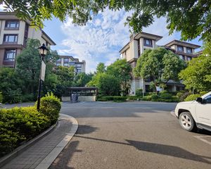维拉小镇怡园5室2厅4卫南朝向580.0万元/套出售