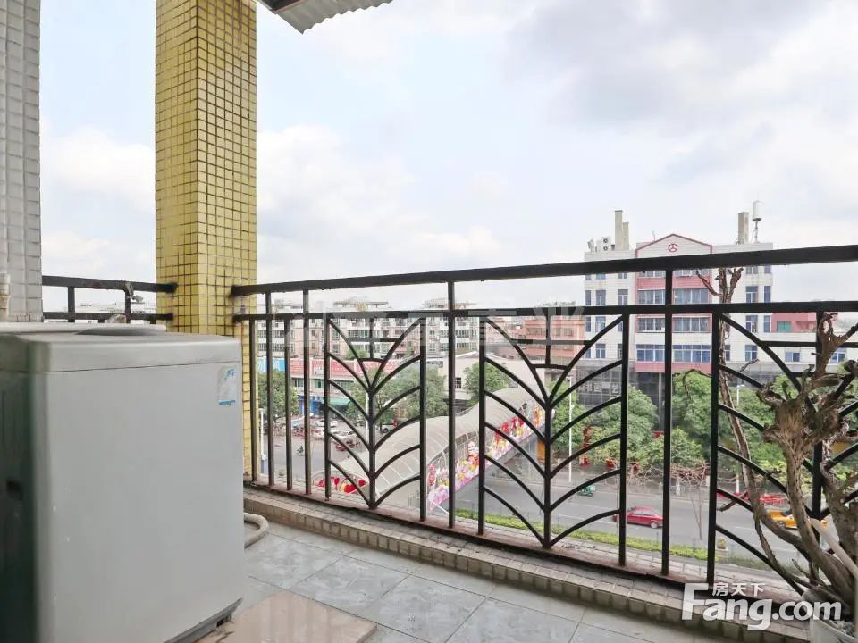 银丰花园南区 98.97平方米 3房2厅 配套齐全 方便入住