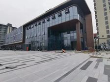 花冲公园花鸟鱼虫市场旁大型商业综合体,5米4挑高做2层。