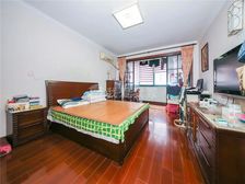 内环边,商品房,中楼层,大两房,保养的很好,出行方便,