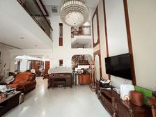 银都名墅 西边套 南花园临大河 可装电梯 西南花园300平