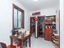 天井20平方 适合喜欢低楼层的客户 干净简约 双南户型