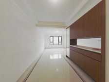 11层电梯洋房,东打头的房子,有一个地下车位,精装修