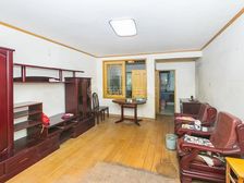 天坛公园旁朝东一居室户型方正采光好