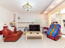 新出稀有叠墅,带花园 小区靶心位置 位置安静鸟语花香,价可谈