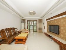 万宝广场地鉄口,方正四室,双阳台,送车位,拎包入住