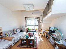 客户0.5% 复式上下两层 使用面积大 面宽大