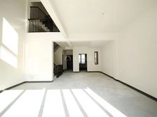 满2年中户位于景观区,大栋距,纯地上南花园有2车位