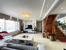 新亚洲体育城星云园5室3厅3卫 南北通透 楼层好 满2年