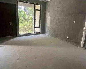 绿地东方公馆4室2厅3卫南朝向700.0万元/套出售