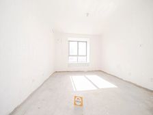 2015年小区,小区环境好,中间位置,停车方便