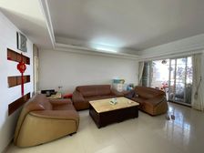 东厦 泰安华庭西区 21楼 4房2厅 202万 简洁装修