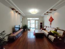 南北通透富乐大街4室2厅精装修