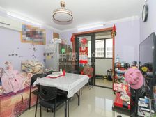主卧朝南,小区中心位置,采光充足,居家装修