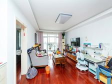 04年商品电梯三房,房型方正,客厅带阳台10楼采光明亮