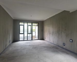 富力御官山4室2厅3卫南朝向310.0万元/套出售