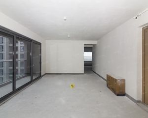 次新小区,纯毛坯没住过人的好房子