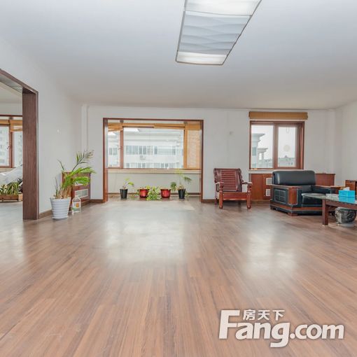 今日家园 6室3厅3卫 带飘窗 客厅带阳台