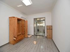 淞虹站D铁站700米,全明一房一厅,带天井,房东诚心出售,
