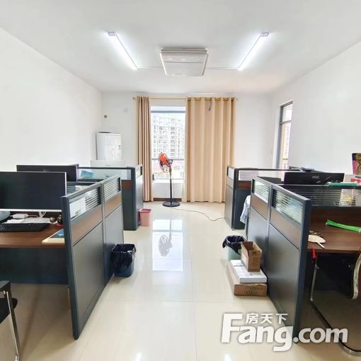 ²Æ¸»¹ú¼Ê¹ã³¡Ãñ×å´óµÀ±ßÉÏ,µØÌú¿Ú,ºÀ»ª×°ÐÞ,°ì¹«³ö×âÊÓÒ°ÎÞµÐ