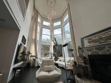 大中庭旁,间距宽,绿化高,私密性好,满五