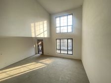 市府旁 联排别墅 客厅挑高 大院子 带车库 随时看房