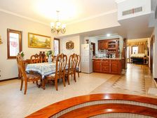 温哥华森林4室4厅精装修