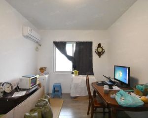 紫花苑 电梯房,西边套 户型正气 采光足户型好 赠露台