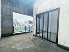 明月山溪 联排别墅 上下4层带花园 车库 市区少有别墅区
