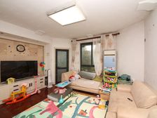 房东诚心卖,三房两厅两卫,楼层不高,看房方便,有老人在家里