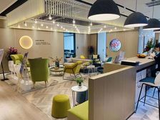 出租丨国金中心 精装带隔断配全套办公家具 一价全包 面积可选