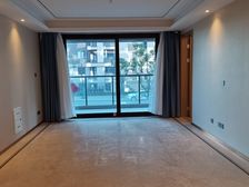 东部新城上湖城二期洋房,有地暖 空调新风系统。