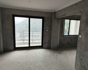 春漫里3室2厅1卫南朝向91.0万元/套出售