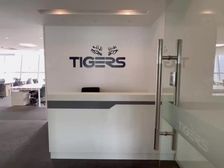 大连路精装办公室!独立空调!双地铁!现房拎包入住!不收中介费