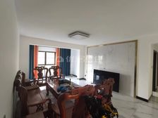 融创精装修4房2厅2卫