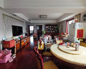 国际村3室2厅2卫南朝向365.0万元/套出售
