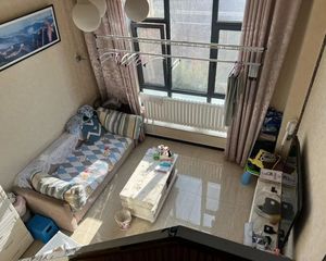 正南鹊巢公寓1室1厅精装修