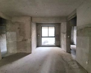 宝能城 135平4居 南北向毛坯 拎包入住