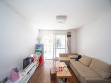 主卧朝南,小区中心位置,采光充足,得房率高