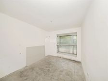 低楼层毛坯大四房,南北通透户型采光没有影响,首开玖珑花园急卖