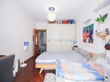 贵峰苑新上精装一房+位置好楼层佳+诚意出售价好谈