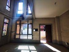 湖山源著联排边户别墅 带院子 位置安静 品质小区